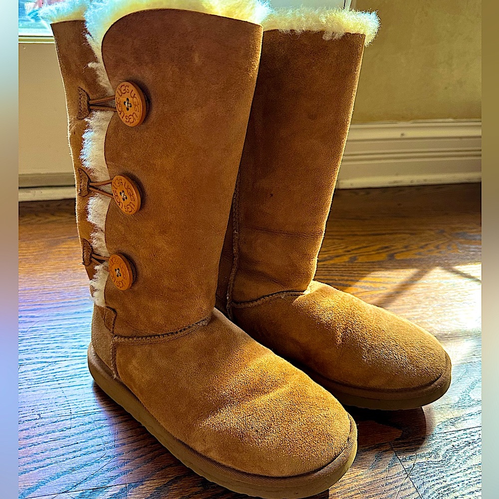 *UGG AUSTRALIA* Bailey Button Triplet Ugg boot sz 9 Excellent Used Condition